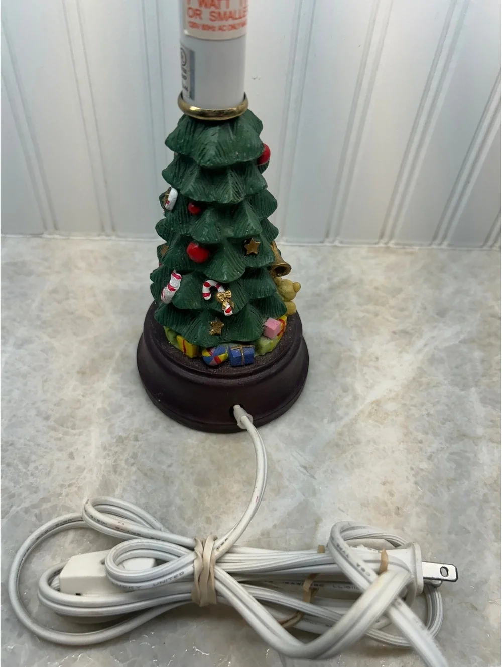 Vintage 1994 NOMA Ceramic Light-Up Tabletop Christmas Tree Lamp – 10”